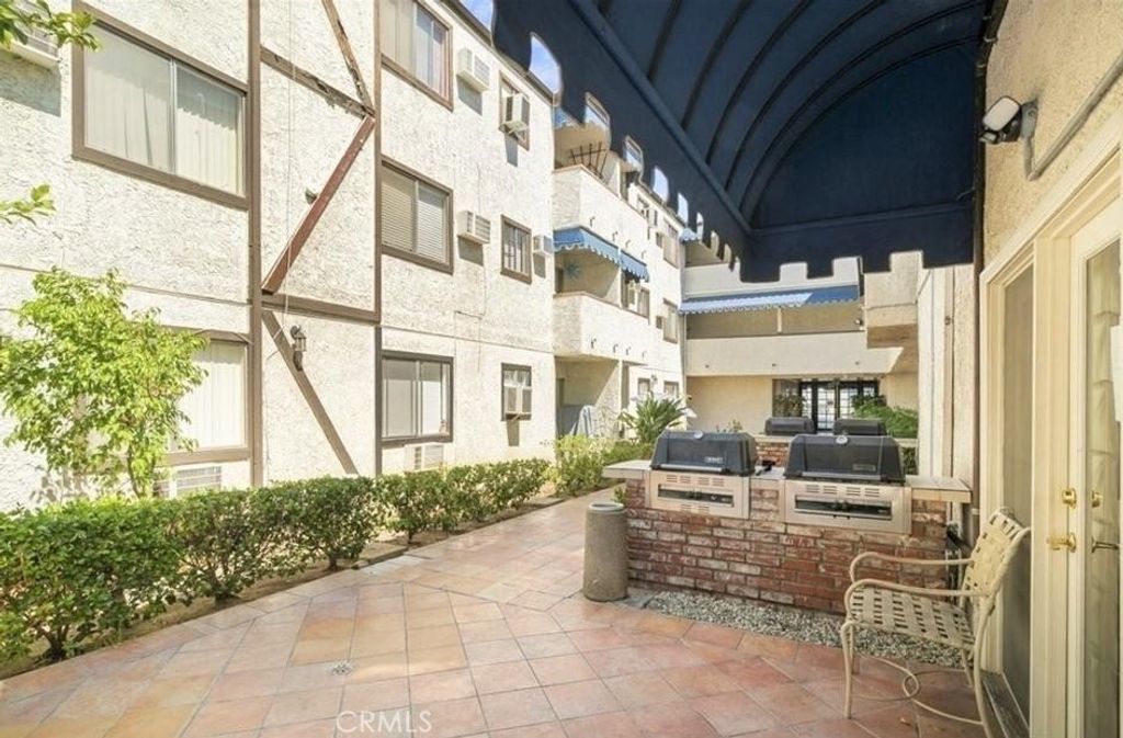 18530 Hatteras Street 218, Tarzana, CA 91356