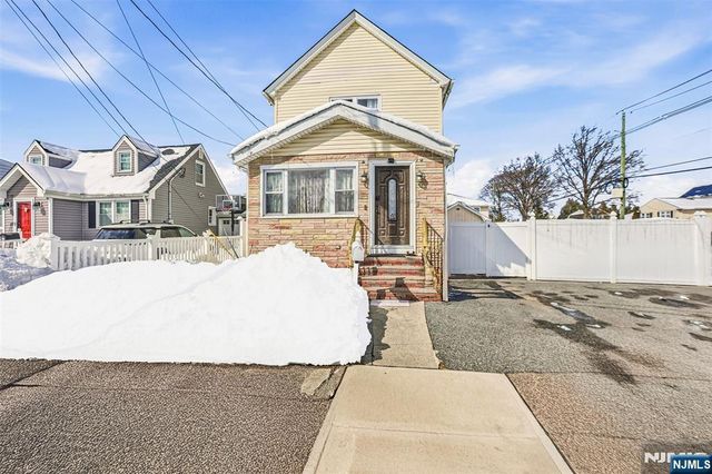 41 15th Avenue, Elmwood Park, NJ 07407