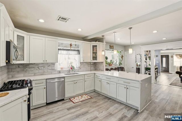 41 15th Avenue, Elmwood Park, NJ 07407