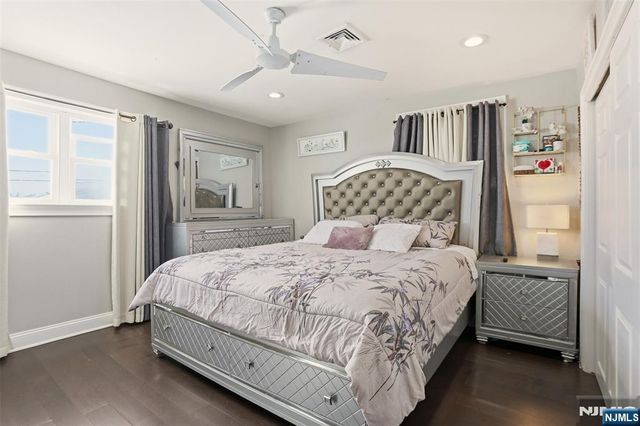 41 15th Avenue, Elmwood Park, NJ 07407