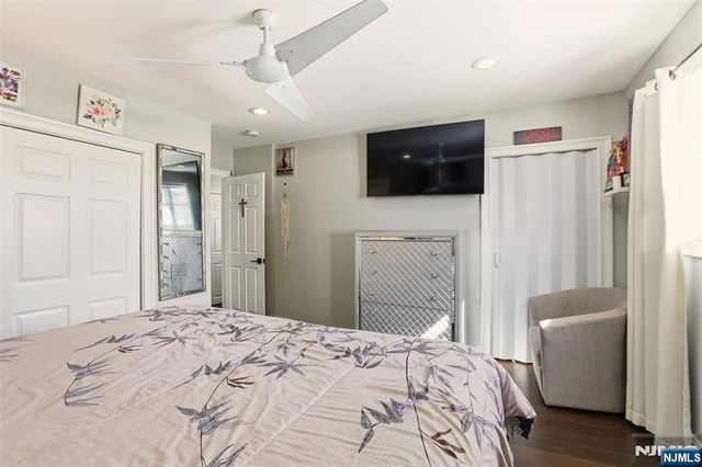 41 15th Avenue, Elmwood Park, NJ 07407