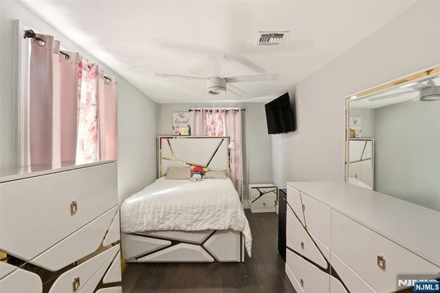 41 15th Avenue, Elmwood Park, NJ 07407