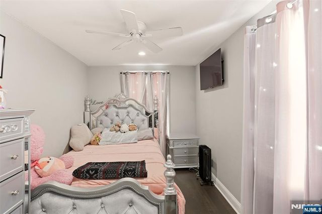 41 15th Avenue, Elmwood Park, NJ 07407