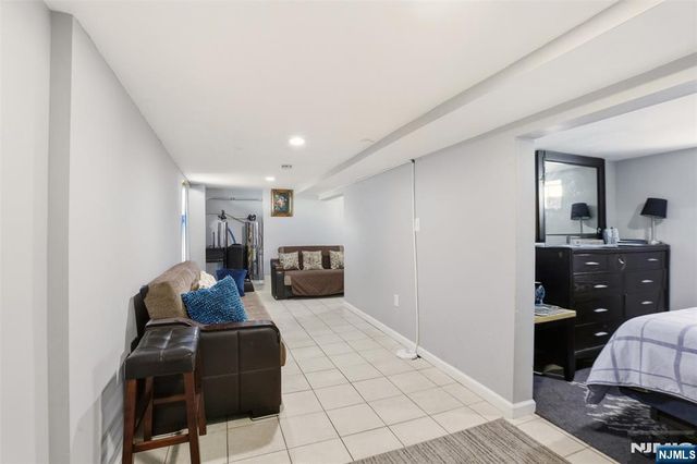 41 15th Avenue, Elmwood Park, NJ 07407