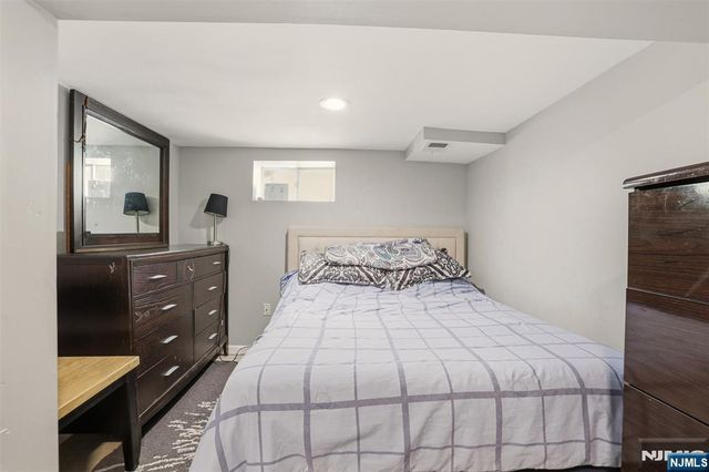 41 15th Avenue, Elmwood Park, NJ 07407