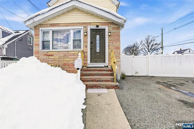 41 15th Avenue, Elmwood Park, NJ 07407