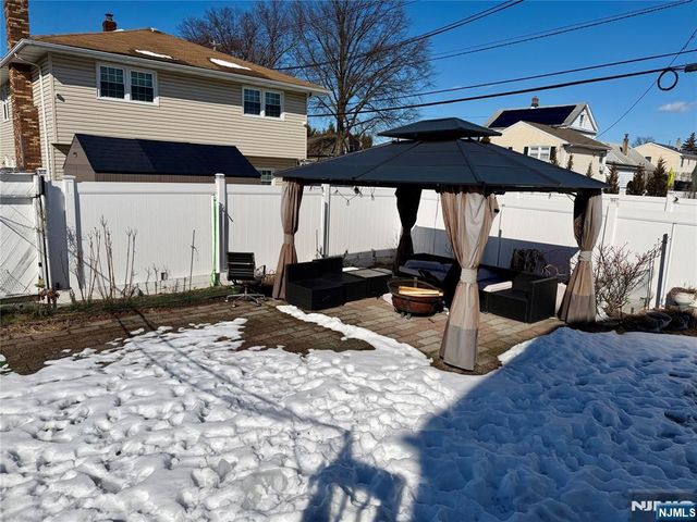 41 15th Avenue, Elmwood Park, NJ 07407