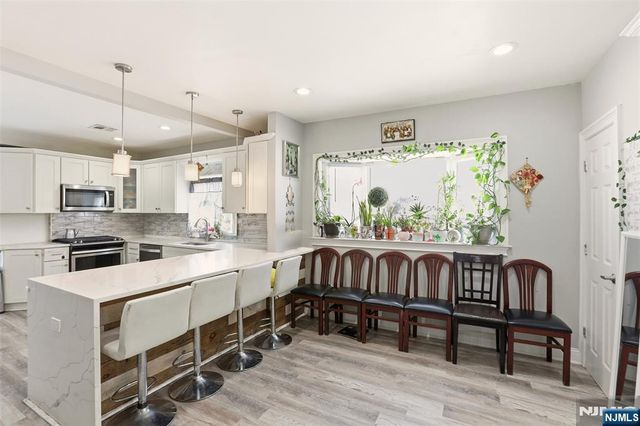 41 15th Avenue, Elmwood Park, NJ 07407