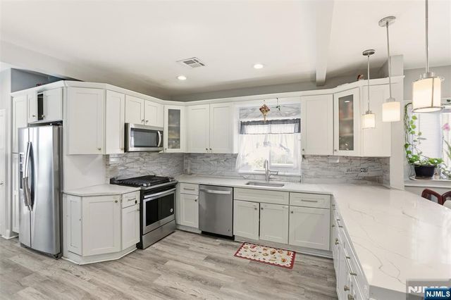 41 15th Avenue, Elmwood Park, NJ 07407