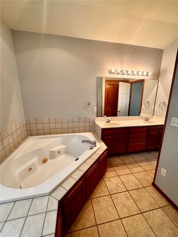 3802 SW Maple Road, Bentonville, AR 72712