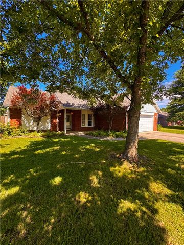 3802 SW Maple Road, Bentonville, AR 72712