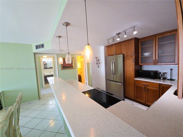 2851 NE 183rd St 905E, Aventura, FL 33160