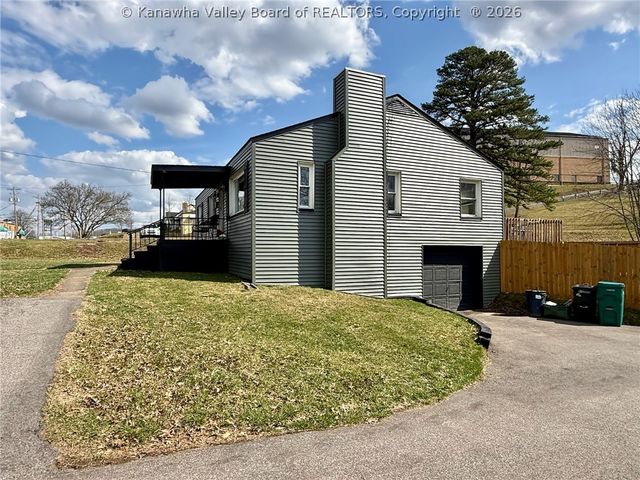 910 Cross Lanes Drive, Cross Lanes, WV 25313