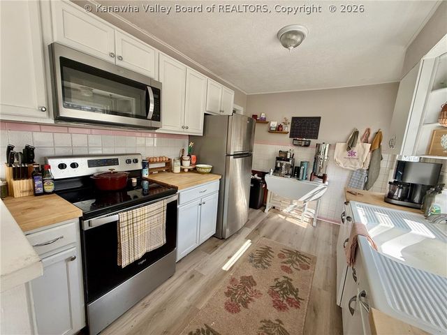 910 Cross Lanes Drive, Cross Lanes, WV 25313