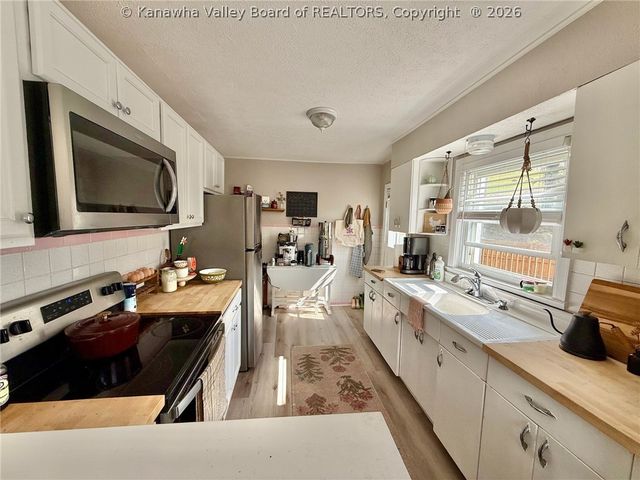 910 Cross Lanes Drive, Cross Lanes, WV 25313