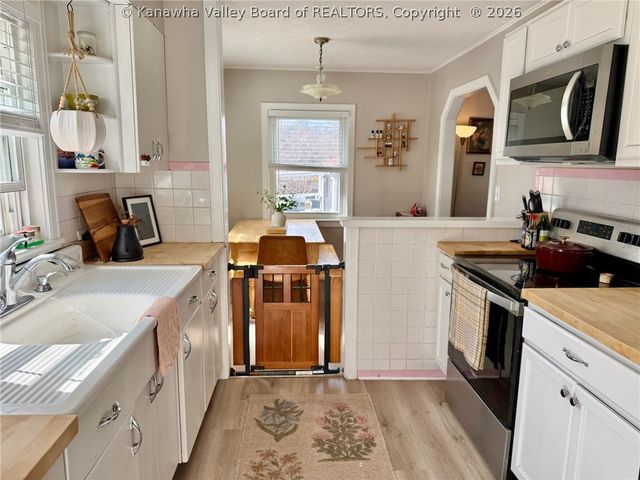 910 Cross Lanes Drive, Cross Lanes, WV 25313