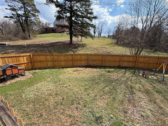 910 Cross Lanes Drive, Cross Lanes, WV 25313