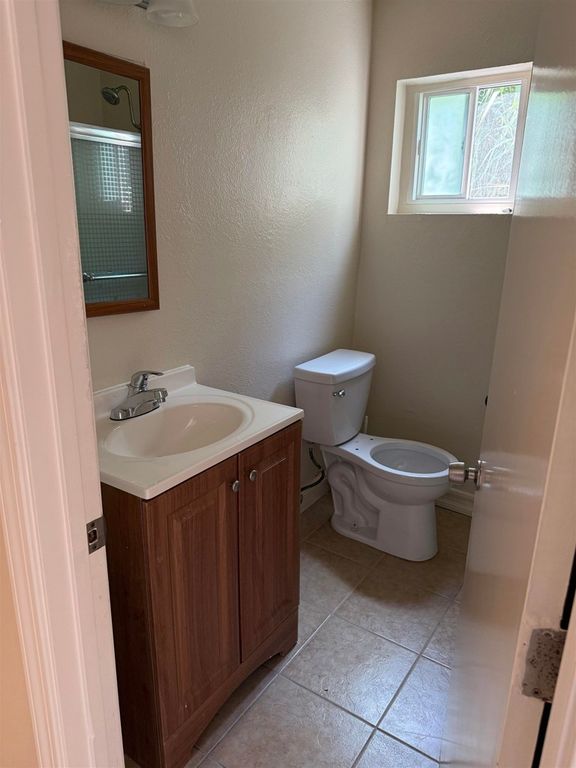 Image 2 of property listing at 2416 Linden Street, Oakland, CA 94607