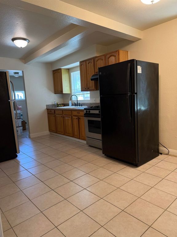 Image 5 of property listing at 2416 Linden Street, Oakland, CA 94607