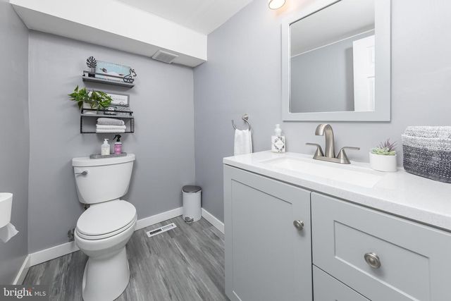 15 CLEMSON RD, Cherry Hill, NJ 08034