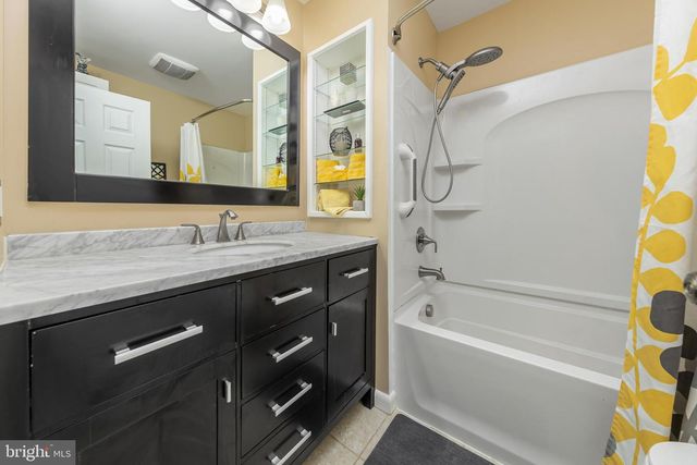 15 CLEMSON RD, Cherry Hill, NJ 08034
