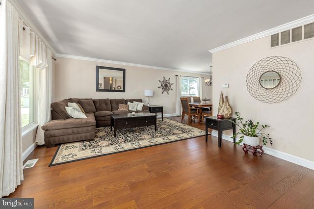 15 CLEMSON RD, Cherry Hill, NJ 08034