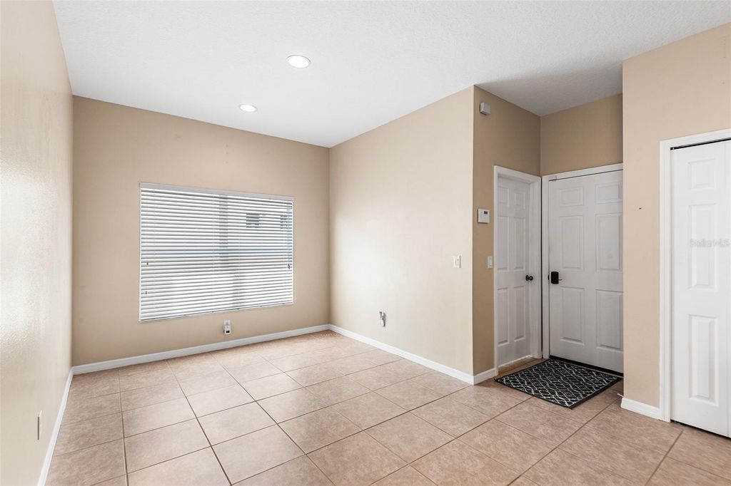 Image 17 of property listing at 443 YORK DALE DRIVE, Ruskin, FL 33570