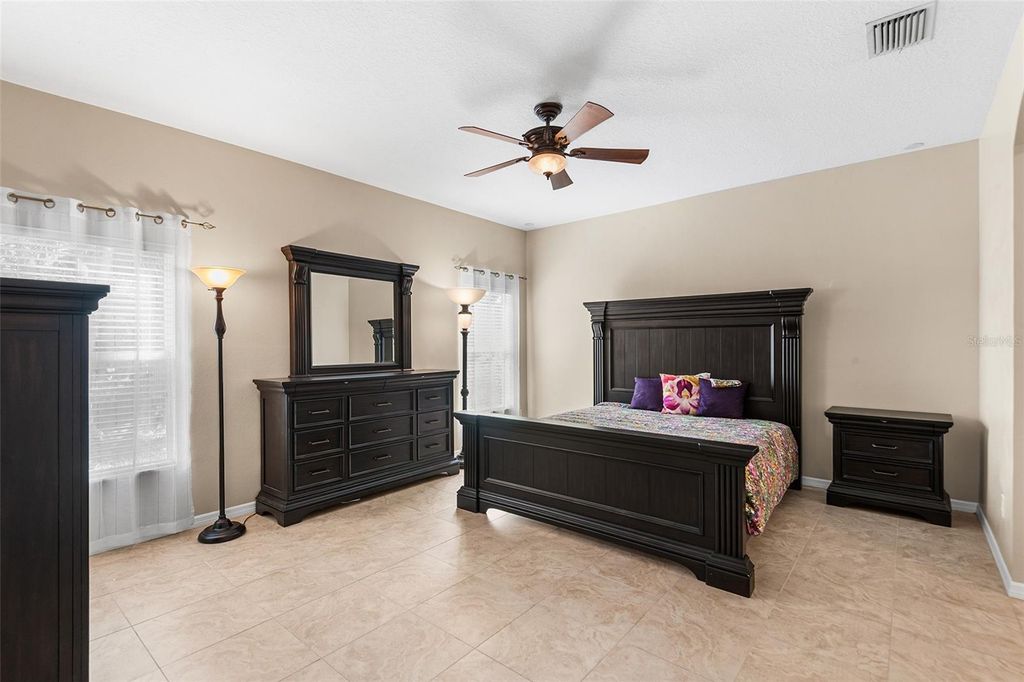 Image 19 of property listing at 443 YORK DALE DRIVE, Ruskin, FL 33570