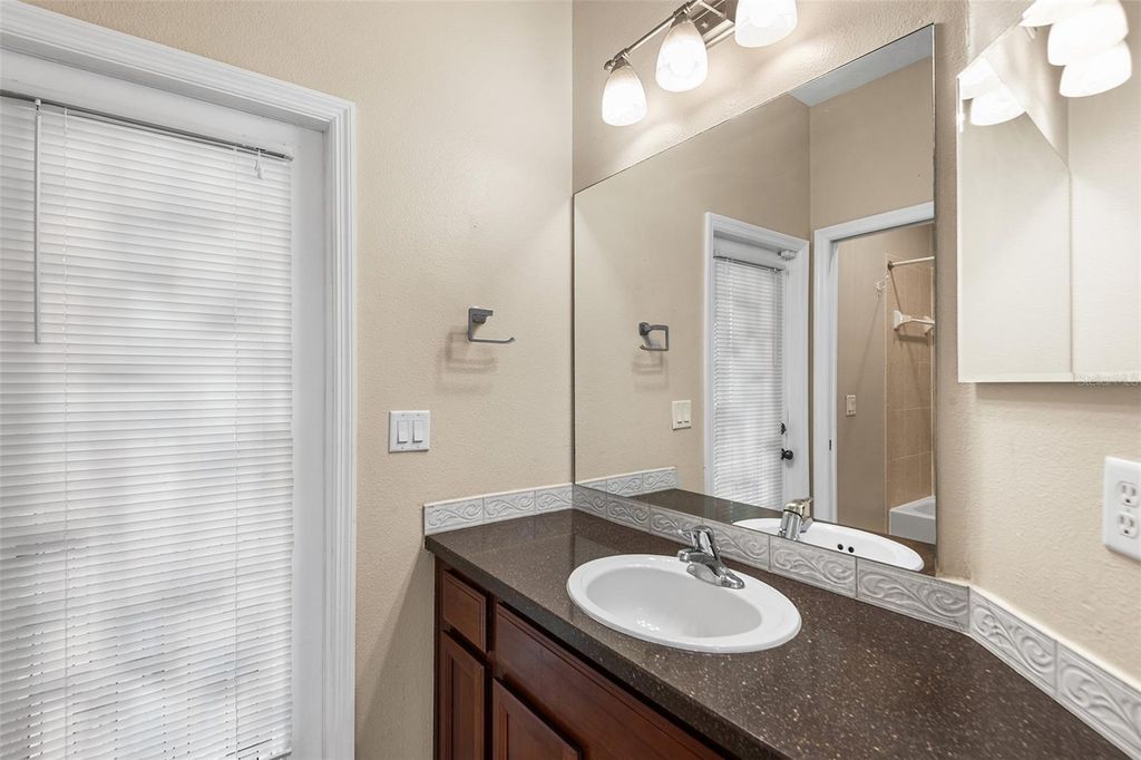 Image 29 of property listing at 443 YORK DALE DRIVE, Ruskin, FL 33570