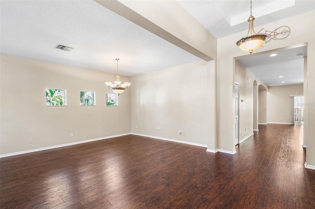 Image 4 of property listing at 443 YORK DALE DRIVE, Ruskin, FL 33570