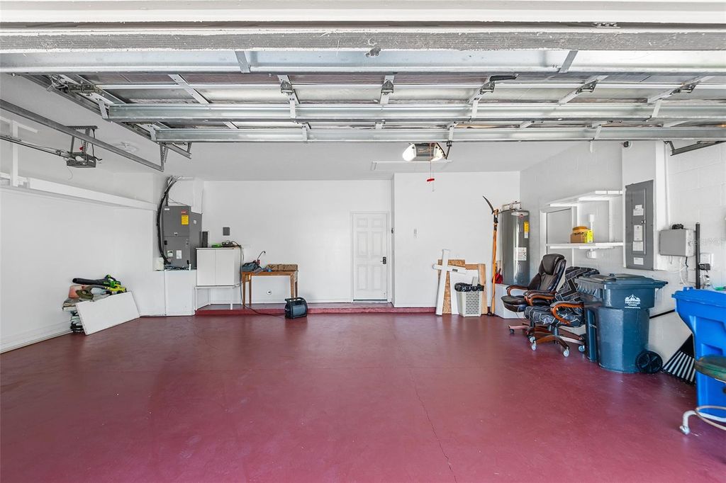 Image 33 of property listing at 443 YORK DALE DRIVE, Ruskin, FL 33570