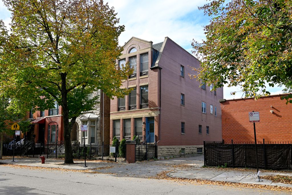 218 S Laflin Street 201, Chicago, IL 60607 — exterior