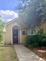 814 W College Street 812, Sherman, TX 75092