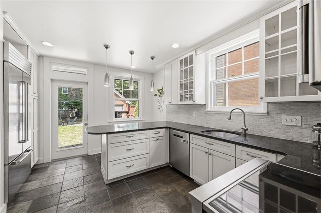 6925 Rosewood Street, Point Breeze, PA 15208