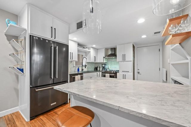 2101 Airole WAY B, Austin, TX 78704