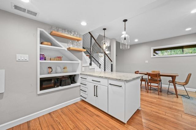 2101 Airole WAY B, Austin, TX 78704