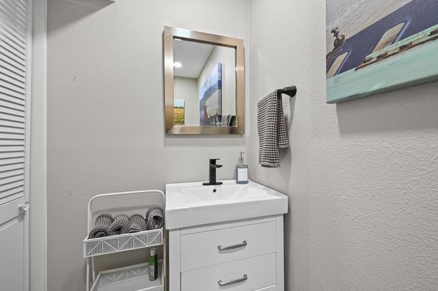 2101 Airole WAY B, Austin, TX 78704
