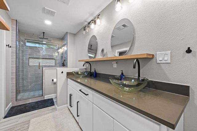 2101 Airole WAY B, Austin, TX 78704