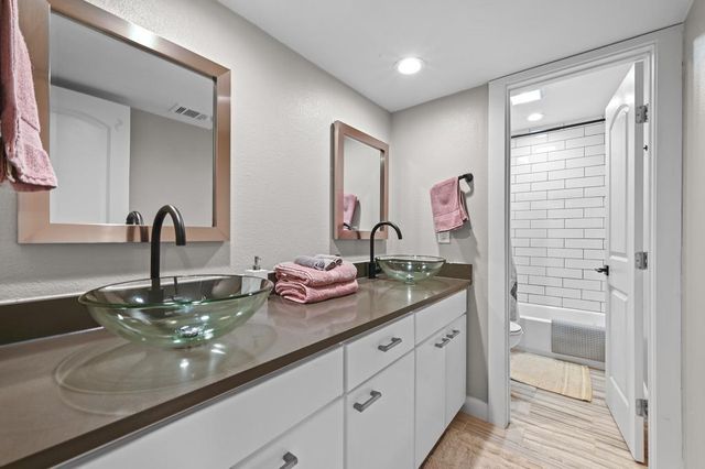 2101 Airole WAY B, Austin, TX 78704