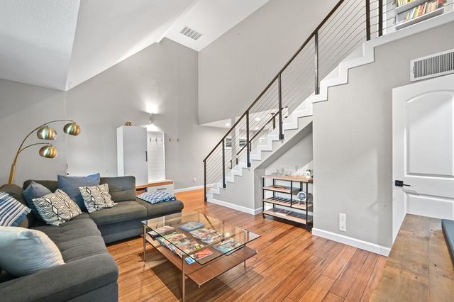 2101 Airole WAY B, Austin, TX 78704