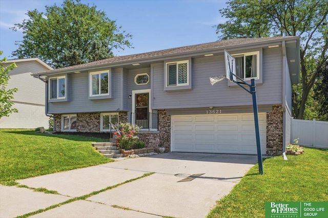 13621 Hascall Street, Omaha, NE 68144