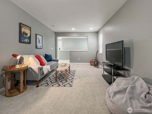 34614 SE Curtis Drive, Snoqualmie, WA 98065