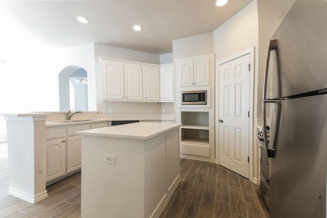 1093 Keeson Trail, Lewisville, TX 75077