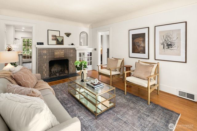 7032 15th Avenue NE, Seattle, WA 98115