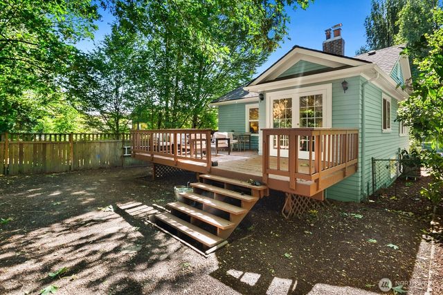 7032 15th Avenue NE, Seattle, WA 98115