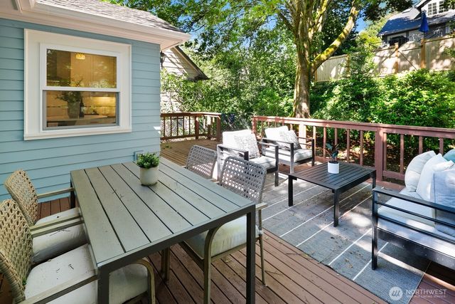 7032 15th Avenue NE, Seattle, WA 98115