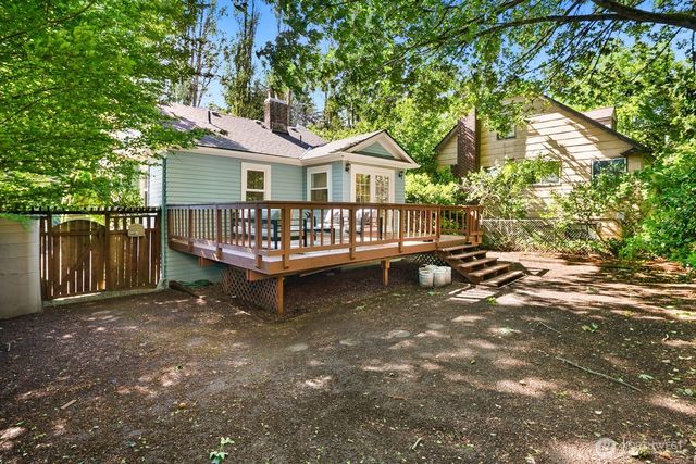 7032 15th Avenue NE, Seattle, WA 98115