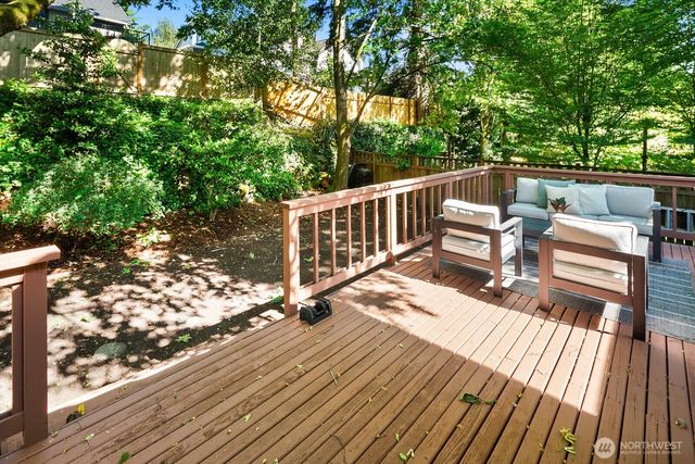 7032 15th Avenue NE, Seattle, WA 98115