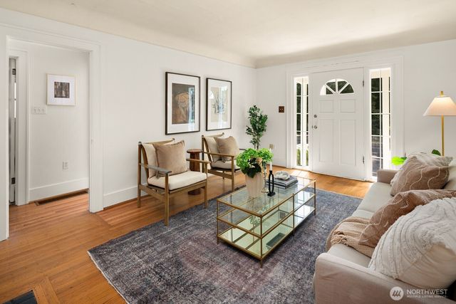 7032 15th Avenue NE, Seattle, WA 98115
