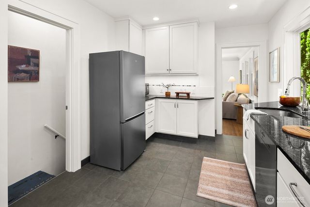 7032 15th Avenue NE, Seattle, WA 98115
